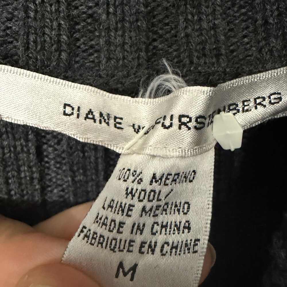 Diane Von Furstenberg Women’s Medium Dark Gray 100% Merino Wool Cowl Sweater - Picture 3 of 6